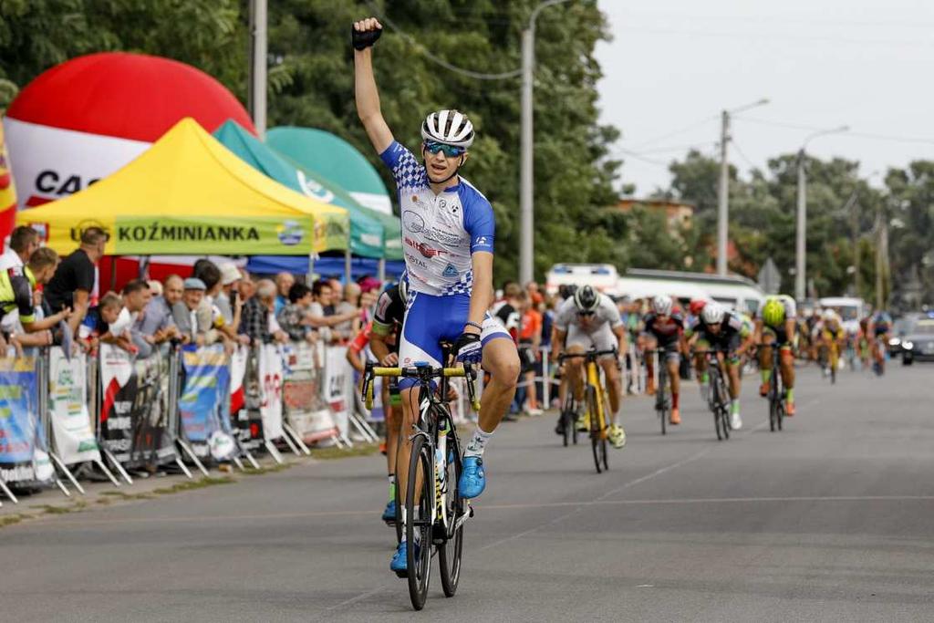 START WSPÓLNY Koźminek 15.09.2019 Komunikat numer 2WG strona 9 KATEGORIA JUNIOR dystans 102000 metrów przeciętna prędkość wyścigu 42,1487 km/h. Foto Dariusz KRZYWAŃSKI www.dkpcycling.