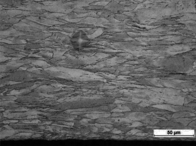 Copper microstructures: a) after second rolling pass and b) after flow forming; observations longitudinal to rolling and flow forming direction Na rys.