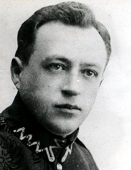 Młody oficer Adam Śmiałkowski