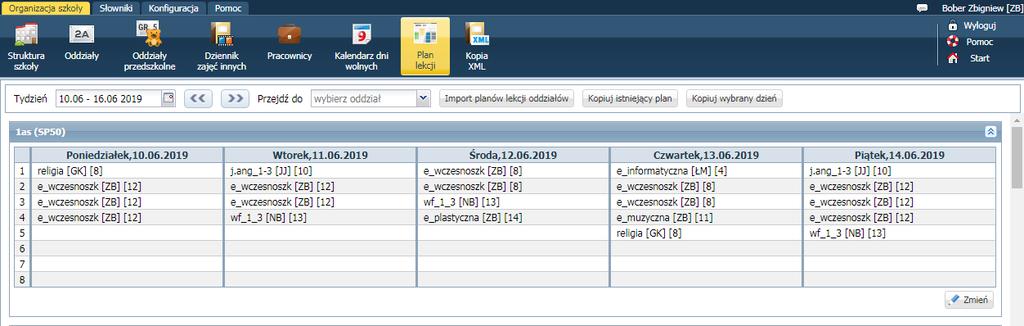 Wprowadzanie planów lekcji oddziałów 51 Wprowadzanie planów lekcji oddziałów Plany lekcji oddziałów w systemie UONET+ traktowane są jako szablony tygodniowych rozkładów zajęć oddziałów.