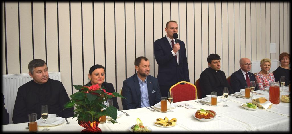 Gminne Spotkanie Opłatkowe Najpiękniejsza wieczerza w roku to Wigilia Bożego Narodzenia. Blask choinki, stół nakryty białym obrusem i opłatek tworzą niezwykłą, świąteczną atmosferę.