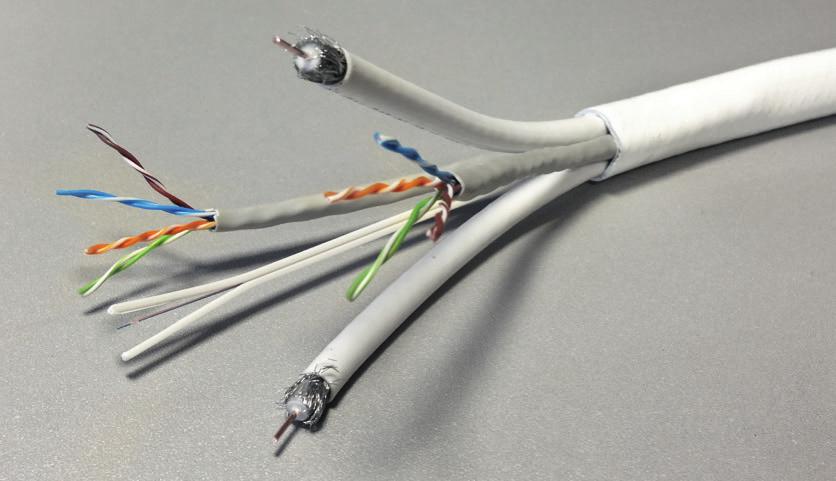 Multikabel 5 w 1 Foto: Maciej Miszczuk ELPIO biorców) telekomunikacyjnych na zasadach równego dostępu gdzie każda z technologii pozwala na spełnienie wymogów UE o transmisji minimum 100 Mb/s oraz o