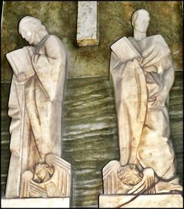 W ołtarzu bocznym w nawie zachodniej, znajduje się obraz św. Józefa z Dzieciątkiem z XVII w., obok liczne wota.