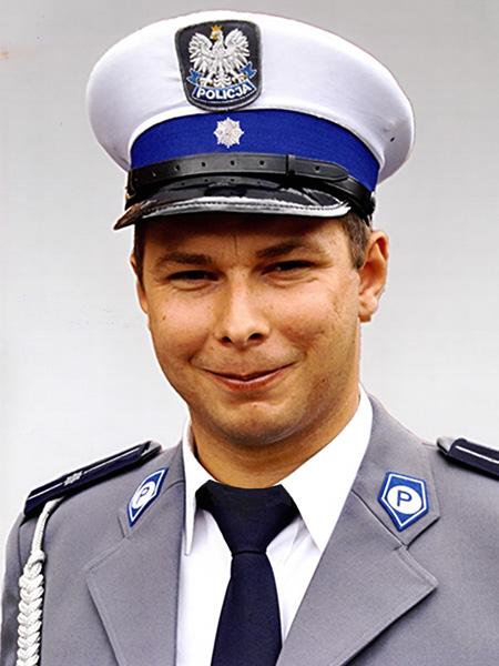 na stanowisku kursanta Oddziału Prewencji Policji w Warszawie, w służbie kandydackiej. Następnie, w okresie od kwietnia do września 2009 r.