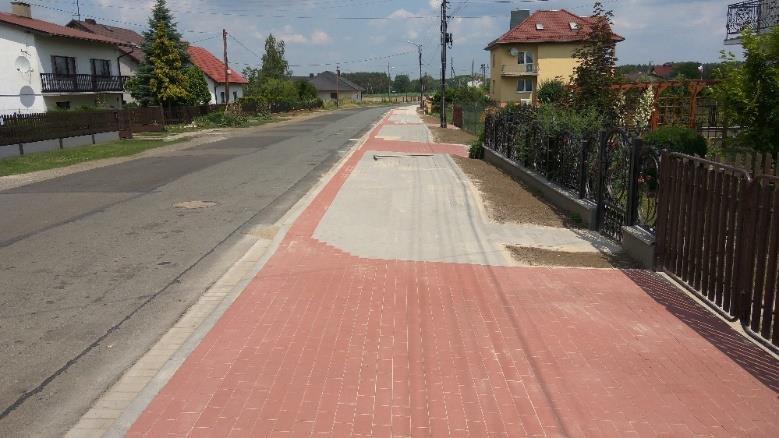 w wysokości do 200 000 złotych z przeznaczeniem na budowę przedmiotowego ciągu pieszo-jezdnego.