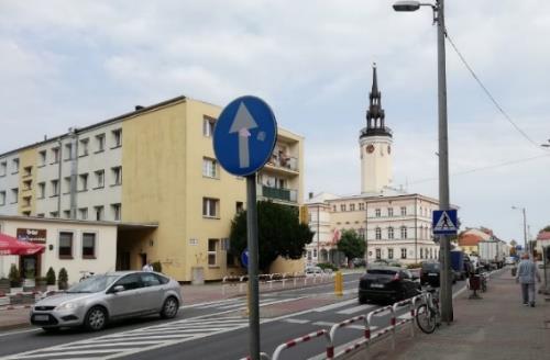 5) z Dużego do Małego Parku w ciągu dw 426 ul.