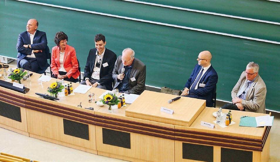 Konferenca, kótaruž jo Domowina Zwězk Łužyskich Serbow w kooperaciji ze Źěłarnju pśichoda Łužyca organizěrowała, jo se zaběrała z pšašanjami pśed nami stojeceje strukturneje změny a šansami, kenž z