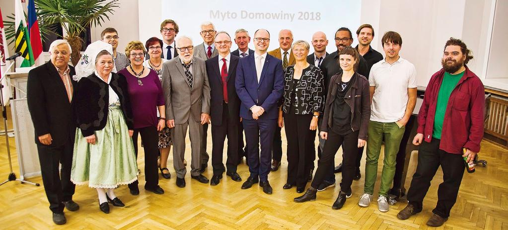 Domowina spožčeše wuznamjenjenja Dnja 5. oktobra wuznamjenichu so w Budyskim Serbskim domje lětuši lawreaća Myta Domowiny, Myta Domowiny za dorost a Čestneho znamješka Domowiny.