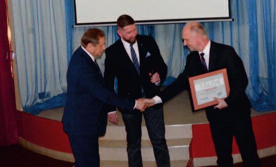 Ju bi le usz szko ły był też oka zją do wspo - mnień, któ re choć minione za wsze po zo - sta ją w pa mię ci.
