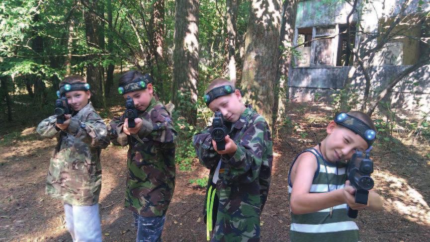 survival leśna szkoła przetrwania : budowanie tratw, budowa i nocleg w szałasach, rozpalanie ognisk, rozpoznawanie jadalnych roślin, grzybów i tropów zwierząt, wędkowanie, pieczenie podpłomyków,
