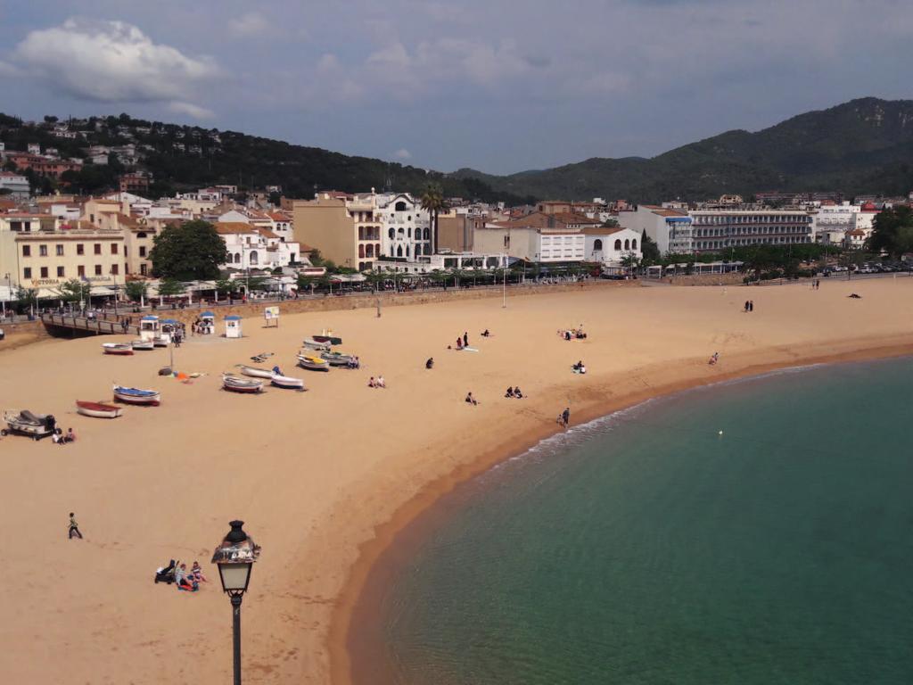 HISZPANIA obóz młodzieżowy Wiek: 13 18 lat Costa Brava- Lloret de Mar + zwiedzanie Paryża i pobyt w Euro Disneylandzie 04.07 