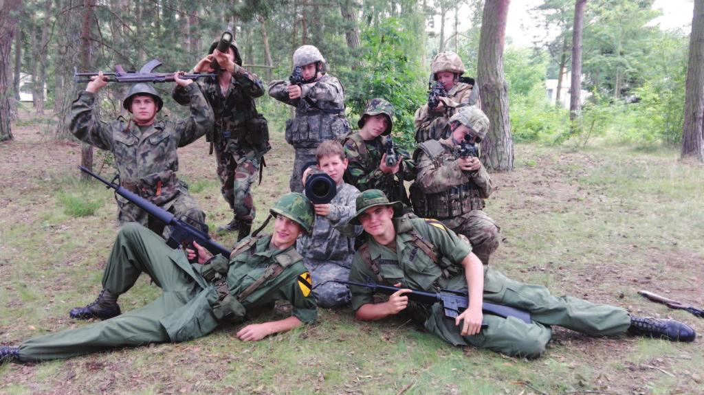 DZIWNÓWEK Morze Braterstwo Broni - obóz asg Mali Odkrywcy - obóz adventure & survival kids Wakacyjna Przygoda - obóz rekreacyjny Mały Strzelec: strzelanie (pod nadzorem instruktorów) z prymitywnej