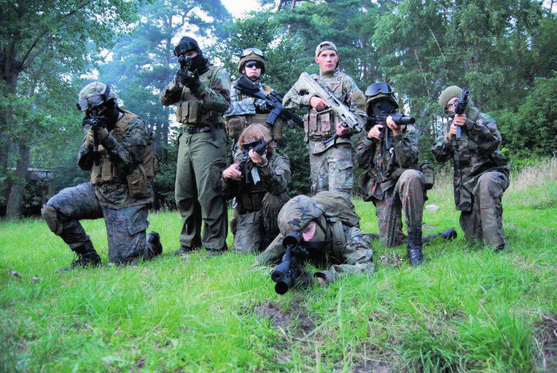 MRZEŻYNO Morze UNIVERSAL SOLDIER- obóz militarny manewry taktyczne: zajęcia z replikami ASG oraz atrapami karabinka AK, ćwiczenie zwinności i szybkości działania, wymagające zgrania i współpracy w