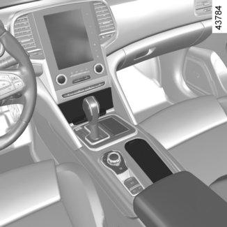 Zależnie od wersji pojazdu, schowek może być wyposażony w wentylację i funkcję chłodzenia.