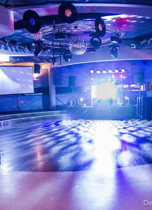 klub sfera foyer DJ podest