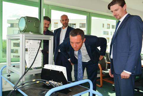 Z życia PCO S.A. Wydarzenia w skrócie (luty 15 sierpień 2019) WOT szkolenia Pod koniec marca na terenie 1. Ośrodka Radioelektronicznego w Grójcu PCO S.A. zorganizowało szkolenie z obsługi sprzętu optoelektronicznego dla żołnierzy Wojsk Obrony Terytorialnej.
