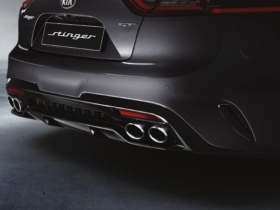 Pokrywa bagażnika ze spojlerem Piękna sylwetka nowej Kia Stinger zwieńczona pokrywą bagażnika o aerodynamicznym kształcie podnosi stabilność pojazdu i optymalizuje