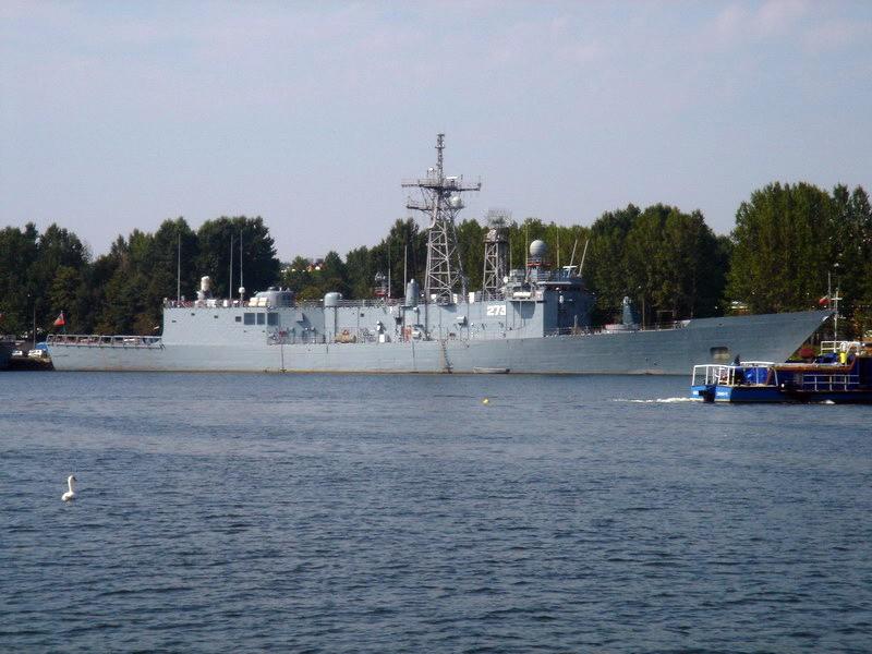 SŁOWO WSTĘPNE Szóste wydanie magazynu otwierają fotografia lotniskowca Yorktown, którego obecność odegrała niezwykłą rolę w bitwie o Midway oraz pełna ekspresji fotografia F585 z Marynarki Wojennej