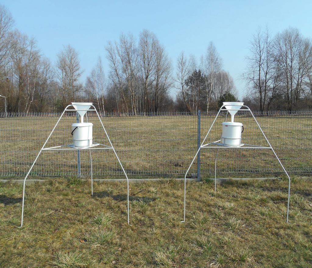 7 Zintegrowany Monitoring Środowiska Przyrodniczego 79 Stacja Bazowa Różany Strumień 7.1. Położenie stacji 7.. Stan geoekosystemu zlewni Różanego Strumienia w roku hydrologicznym 17 81 81 7..1. Realizowane programy pomiarowe 7.