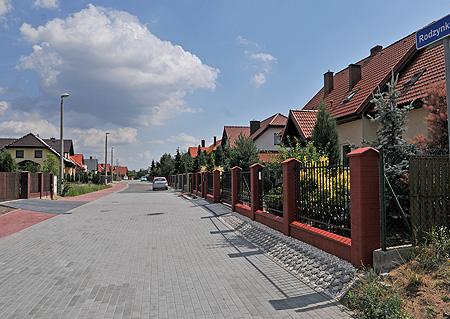posesji i odwodnienie. To nie koniec inwestycji na Wrzosach. Swój wygląd zmieniła także ulica Chmielna (od Słonecznej w kierunku ul. Łubinowej) oraz Pszeniczna (od Łubinowej do ul. Słonecznej).