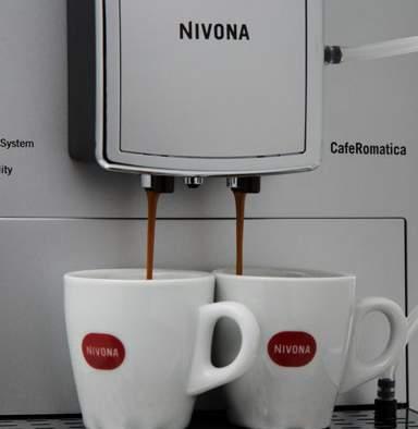 CafeRomatica 842 System wstępnego parzenia 4100 PLN System AROMATICA System Aroma Balance Wybór mocy kawy Jednoczesne przygotowanie 2 filiżanek kawy GWARANCJA LATA (3 profile) (5-stopniowy) Zmiana