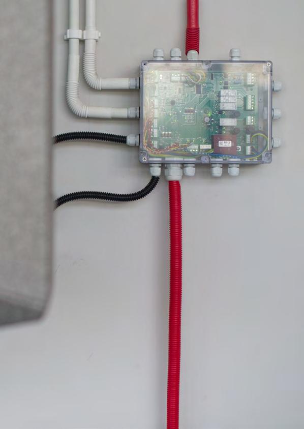 LEO BMS Nowy typoszereg nagrzewnic wodnych LEO BMS oferowany jest w zestawie z modułem sterującym DRV, który pozwala na wpięcie urządzeń w SYSTEM FLOWAIR oraz czujnikiem, dokonującym