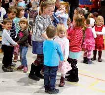 Das Angebot richtet sich an sorbischsprachige Familien und Eltern mit Sorbisch lernenden Kindern.