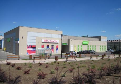 21 012 41,29% Wynik segmentu (netto) 26 572 17 757 49,64% Segment nieruchomości osiągnął w III kwartale 2015 roku wzrost przychodów ze sprzedaży o 1,04%, a narastająco za 3 kwartały 2015 roku o 2,16%