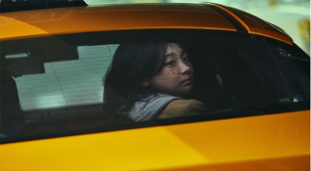 OPIS FILMU Mroczny thriller ze świetna rolą dziecięcą Kim Da-mi, laureatką nagrody Fantasia Film Festival. 7-letnia dziewczynka ucieka z tajemniczego budynku rządowego.