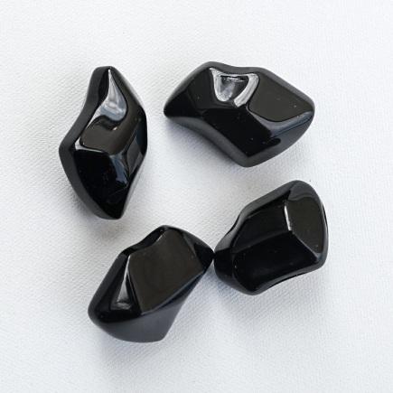 Decorative stones FIRE GLASS - black crystal Decorative glass stones create an interesting and aesthetic nish in the