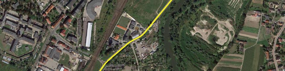 Dalej biegnie przez ulicę Kościuszki, Łąkową oraz
