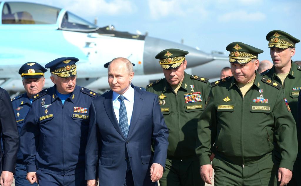 OBWÓD ASTRACHAŃSKI (ROSJA), MAJ 2019 R. WŁADIMIR PUTIN W OŚRODKU TESTOWYCH LOTÓW W CZKAŁOWIE. ŹRÓDŁO: KREMLIN.