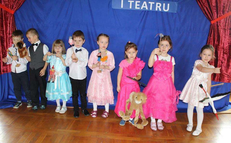 Teatr - to miejsce zaczarowane, w którym doznajemy niesamowitych emocji, a aktorzy wcielają się w