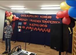 angielskim i hiszpańskim przygotowany pod kierunkiem Pani Izabeli Jarek, Agnieszki Stefańskiej i Pani Eweliny Parzuch.