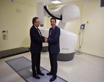 Jesteśmy w stanie leczyć tą metodą chorych na nowotwory złośliwe zlokalizowane praktycznie we wszystkich narządach PRZYSPIESZACZ LINIOWY VARIAN TRUEBEAM W ODDZIALE W KRAKOWIE Przyspieszacz liniowy