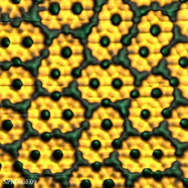 Nanokwiaty (9nm x 9nm) z siarczanu kobaltu na