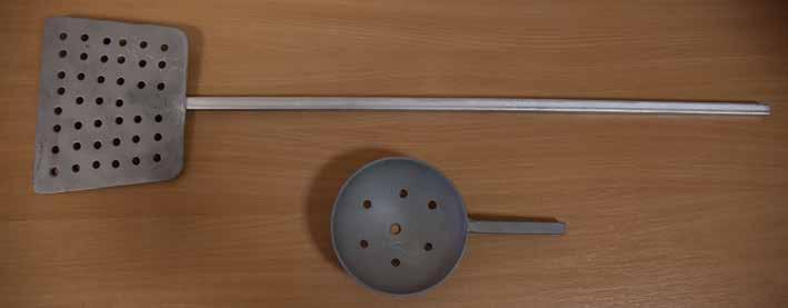 The external dimensions: diameter 124 mm, height 33 mm. The holes are optimal distribute for skimming operation without metal loss. 2.2. Shovel-type dross (slag) skimmer L-2 Tool is made from 3 mm gauge steel.