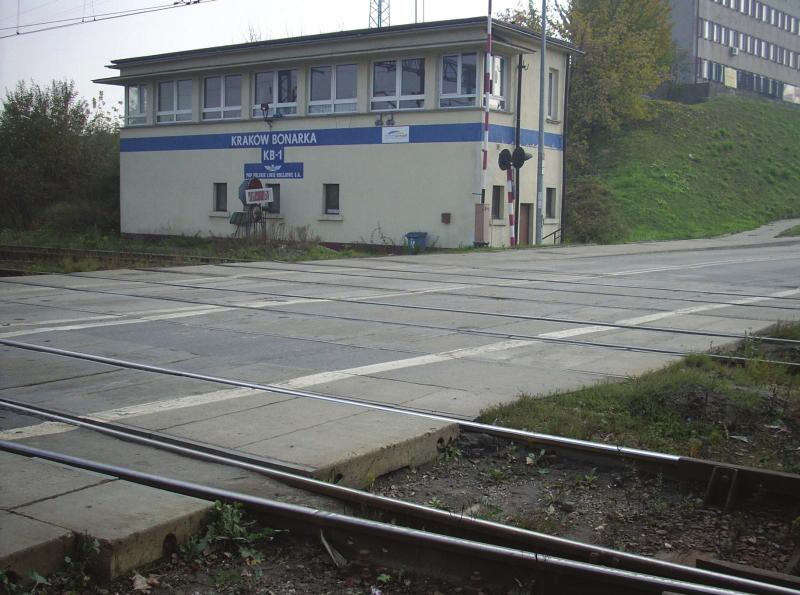 62 Dąbrowski A., Stencel G. Fot. 5. Płyty ZET (pierwowzór płyt PGP) na st. Kraków Bonarka Źródło: fot. G. Stencel 5. Nawierzchnie z płyt wielkogabarytowych 5.1.