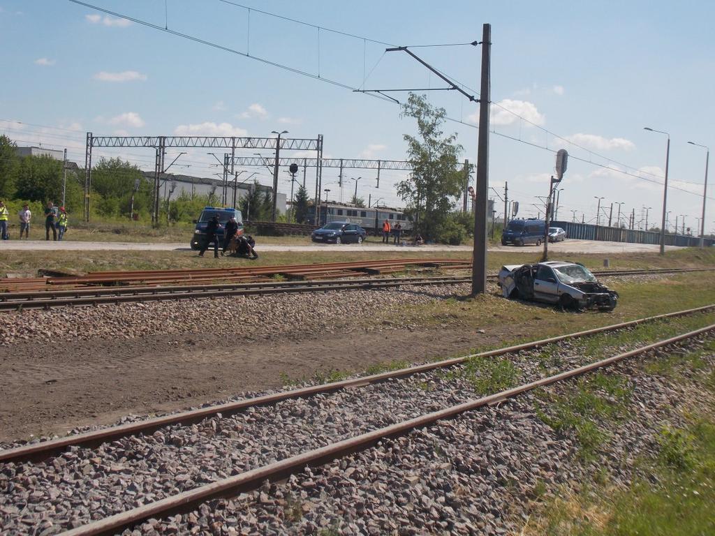 Po zatrzymaniu składu sprawca próbuje się oddalić. Czynności pościgowe podejmuje znajdujący się w pobliżu patrol Straży Ochrony Kolei.