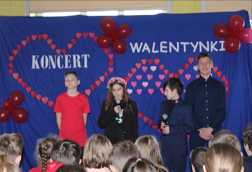 trafiły one do adresatów Na czwartej lekcji odbył się niezwykły koncert życzeń Były