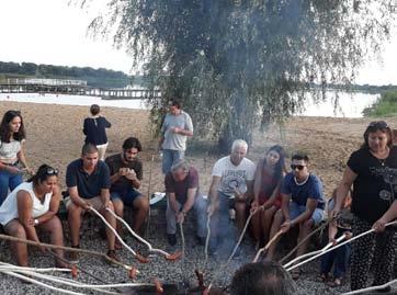 W montażu słowno-muzycznym uczczono 80-tą rocznicę wybuchu II wojny światowej i powitano nowy rok szkolny. Uczniowie nie kryli radości ze spotkania z kolegami i wychowawcami.