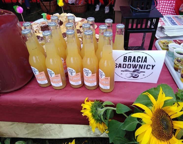 14 WIADOMOŚCI CHOCEŃSKIE WIADOMOŚCI CHOCEŃSKIE 15 Święto Jabłka w Choceniu W tym roku po raz pierwszy i nie ostatni obchodziliśmy Święto Jabłka. Zaraziliśmy tym pomysłem wiele osób i instytucji.