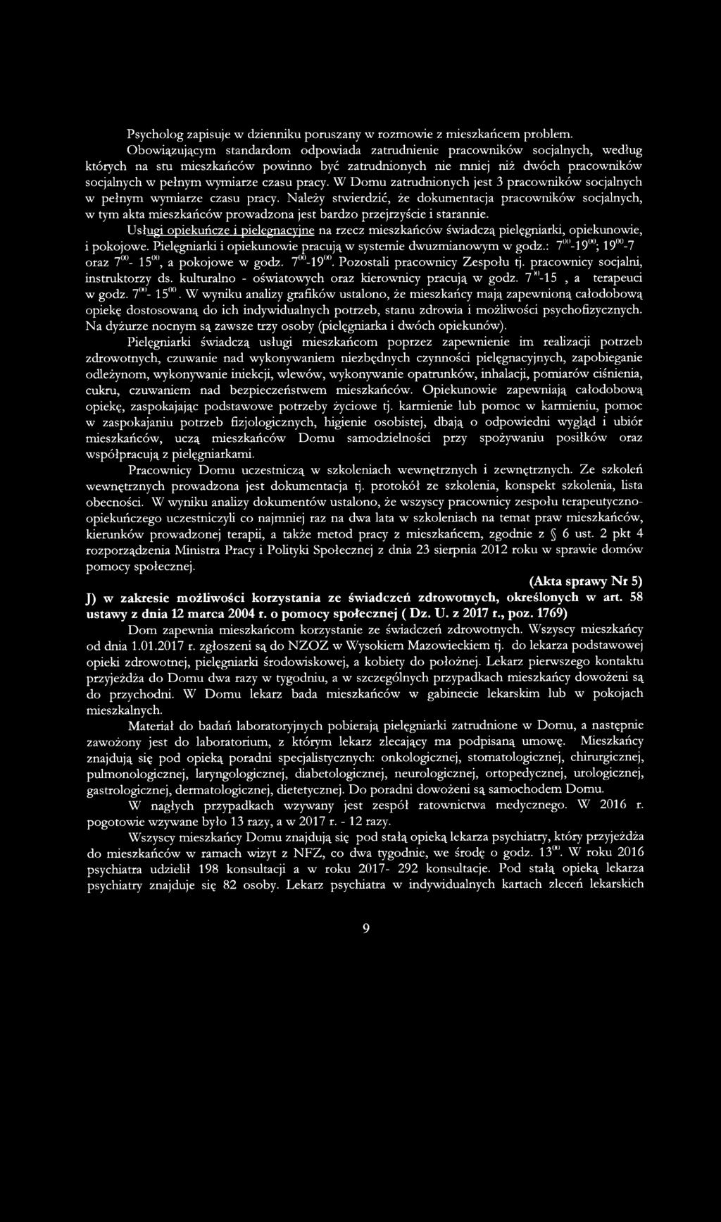 Psycholog zapisuje w dzienniku poruszany w rozmowie z mieszkańcem problem.