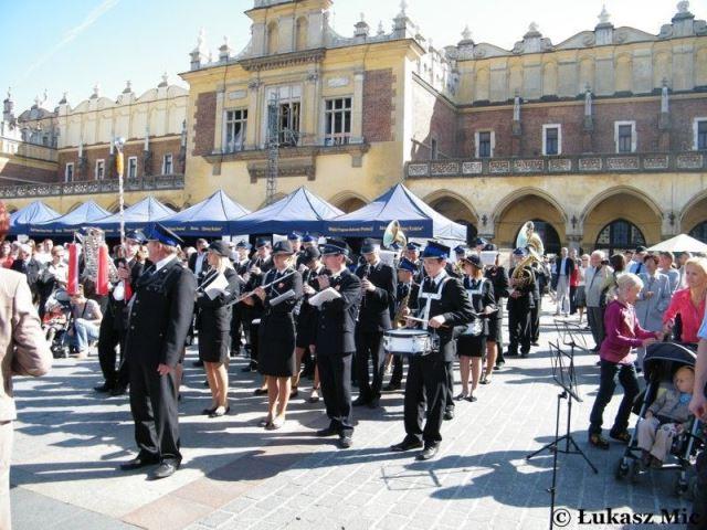 3. Orkiestra Dęta przy paraﬁi w Jodłowniku 4.