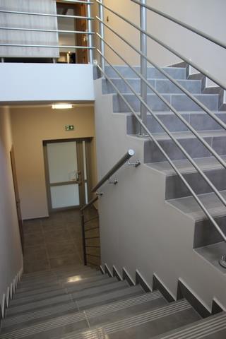 Zmodernizowano toalety, - Wymieniono okna i drzwi, -