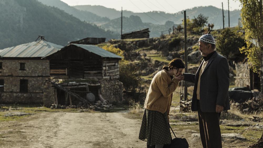 Nagrody i festiwale: 2019 Międzynarodowy Festiwal Filmowy w Berlinie Opis filmu: Akcja nowego filmu jednego z najciekawszych aktualnie tureckich reżyserów Emina Alpera rozgrywa się w niewielkiej