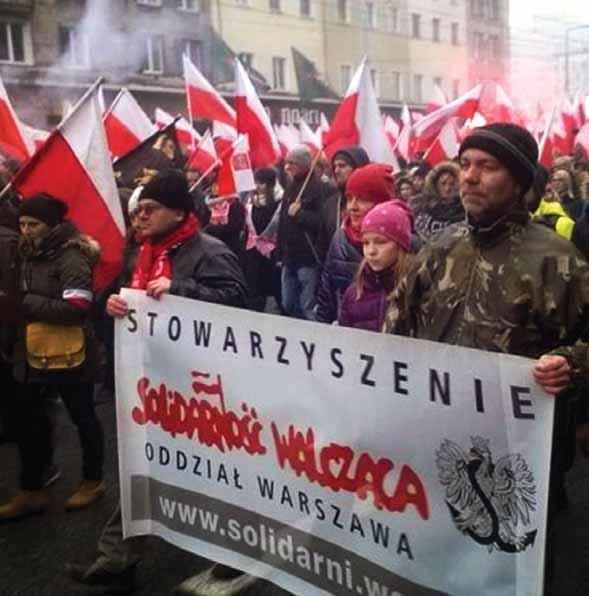 Święto Niepodległości 11 Listopada. Trzymaja baner, od lewej: Paweł Kołkiewicz i Radosław Sikora. lat ze śp.