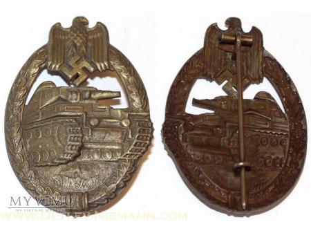 Gesslera 3 lipca 92 roku "( ) aby zachować w pamięci narodu niemieckiego dokonania jednostek pancernych załogi czołgów, zostaną nagrodzone odznaką pamiątkową, Bojową Odznaką Pancerną.