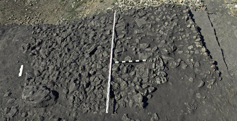 TANAIS, RUSSIA. EXCAvATIONS IN THE 2015 SEASON Defensive rampart coated with stone (Figs. 9 10) A part of this rampart was first discovered in 2013.