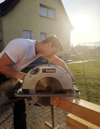 Dominik Měrćink lěto 3 wot 3 ćěsla ćěsla - dualne wukubłanje w industriji a rjemjesle ćěsla zimmerer - wušiknosć a dobra koordinacija wóčko-ruka - dobra ćělna konstitucija (ćežke hrjady zběhać móc) -